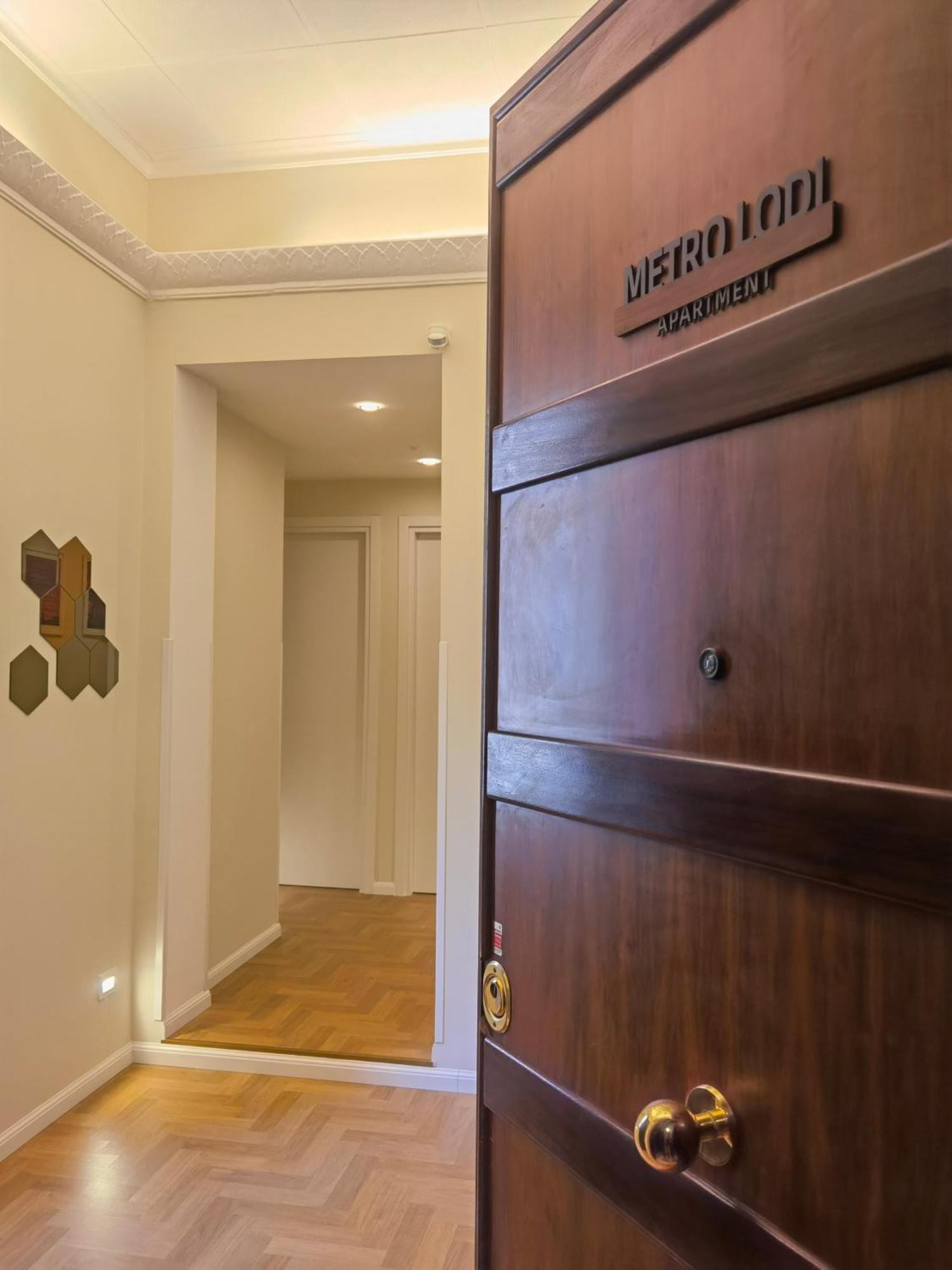 Metro Lodi Apartment ローマ エクステリア 写真